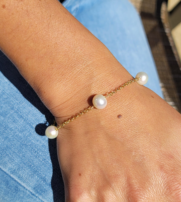 Yellow Gold Stationery Pearl Bracelet - Mila Gems